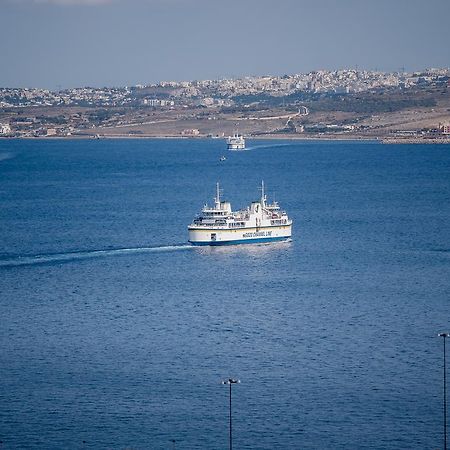 Appartement Seaview Luxury Penthouse With Shared Swimming Pool à Għajnsielem Extérieur photo