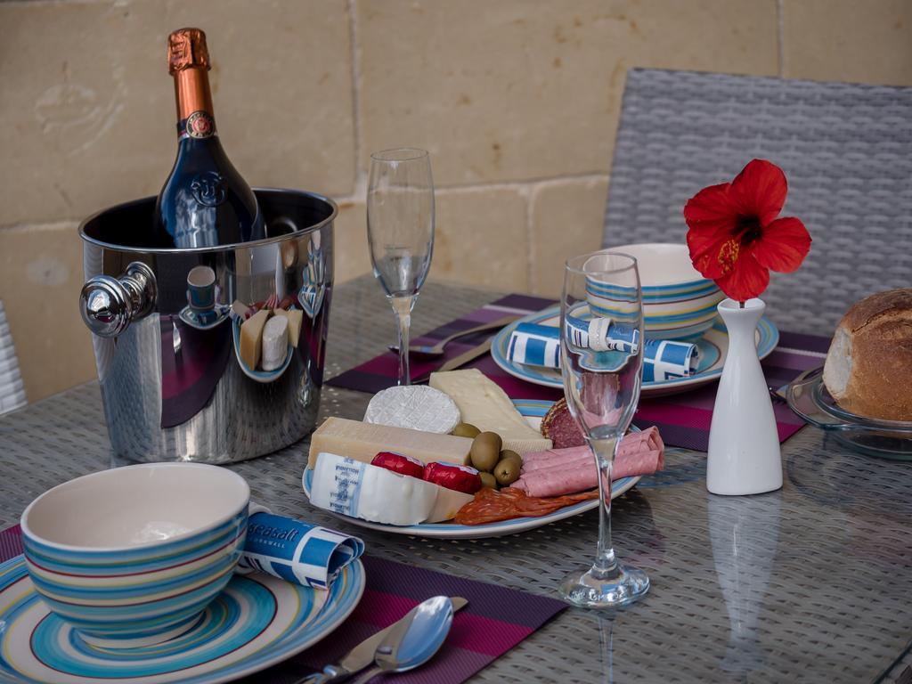 Appartement Seaview Luxury Penthouse With Shared Swimming Pool à Għajnsielem Extérieur photo