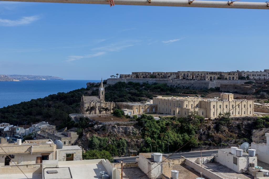 Appartement Seaview Luxury Penthouse With Shared Swimming Pool à Għajnsielem Extérieur photo