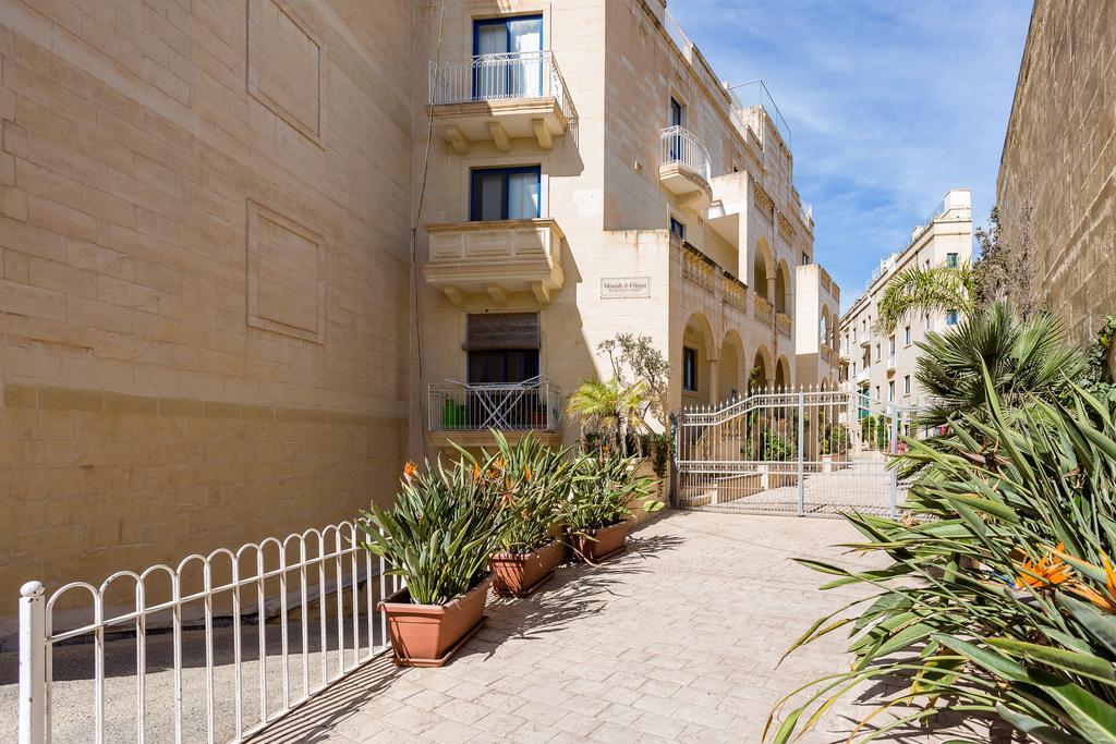 Appartement Seaview Luxury Penthouse With Shared Swimming Pool à Għajnsielem Extérieur photo
